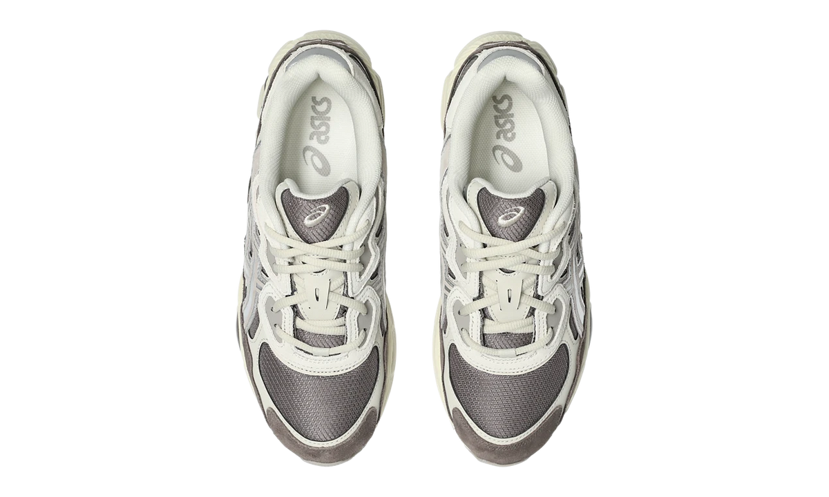 ASICS Gel-NYC Cocoa Powder Pure Silver (1203A739-200) – Draufsicht | Rarus