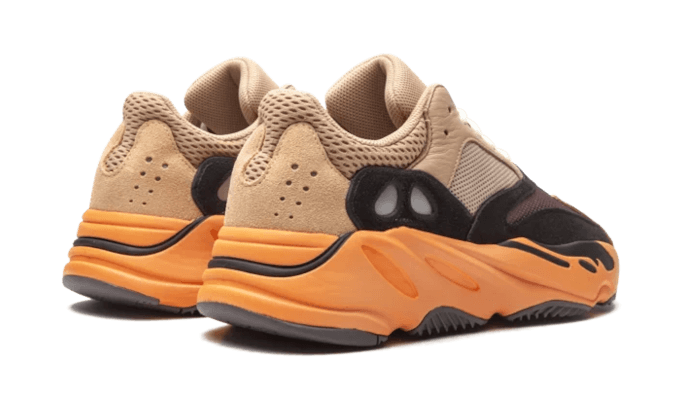 Adidas Yeezy Boost 700 Enflame Amber (GW0297) – Rückansicht | Rarus