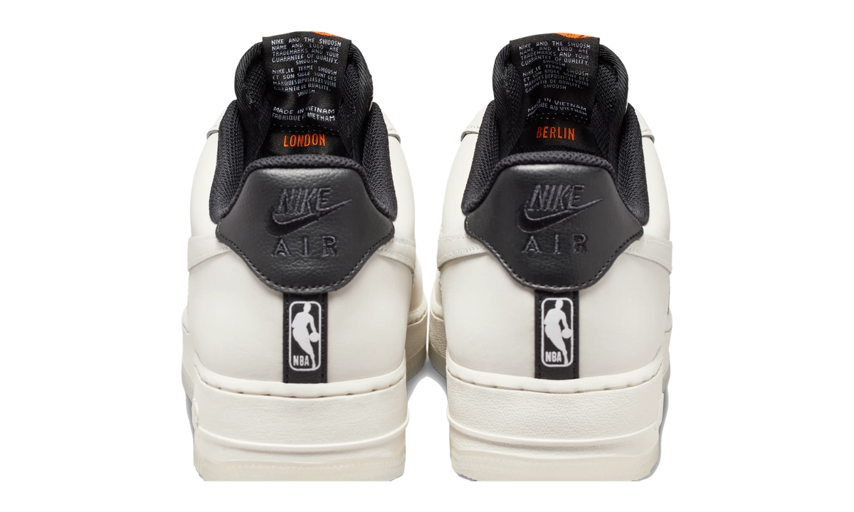 Nike Air Force 1 Low '07 NBA Phantom (IQ0293-030) – Rückansicht Paar | Rarus