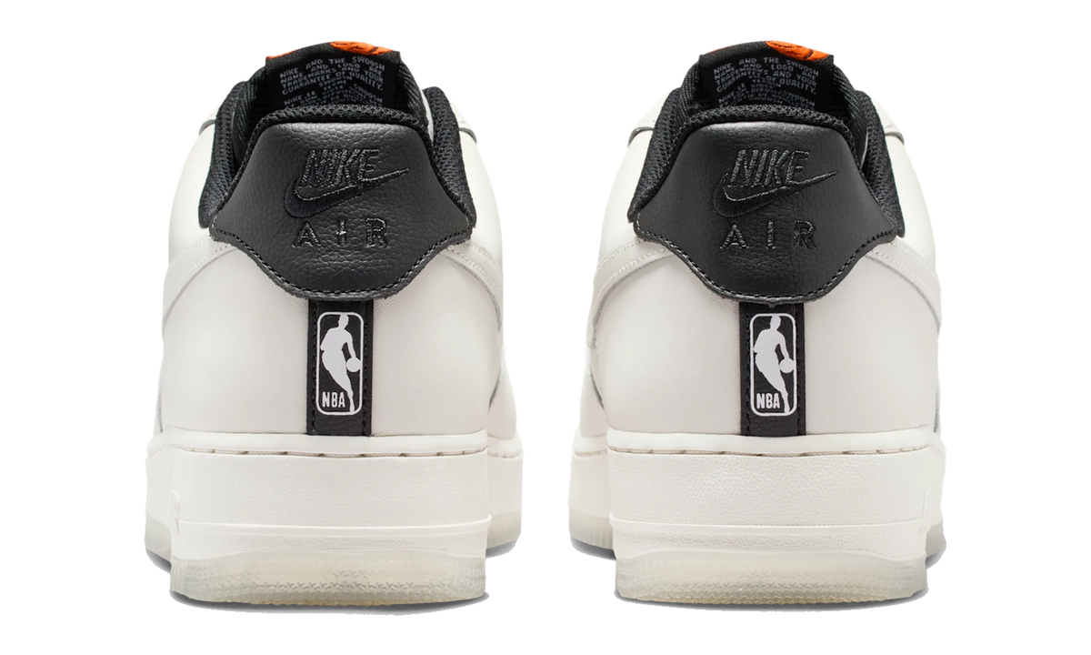 Nike Air Force 1 Low '07 NBA Phantom (IQ0293-030) – Rückansicht | Rarus