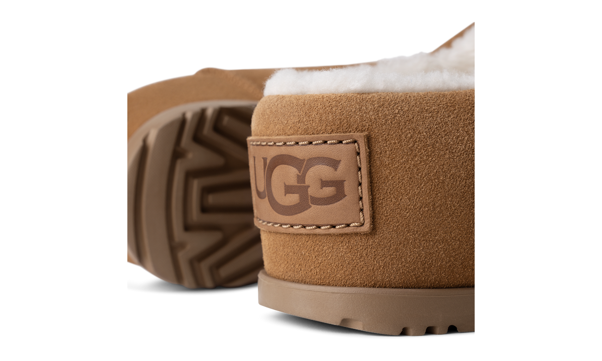 UGG Pumped Slide Chestnut (1158215-CHE) – Detailansicht Ferse | Rarus