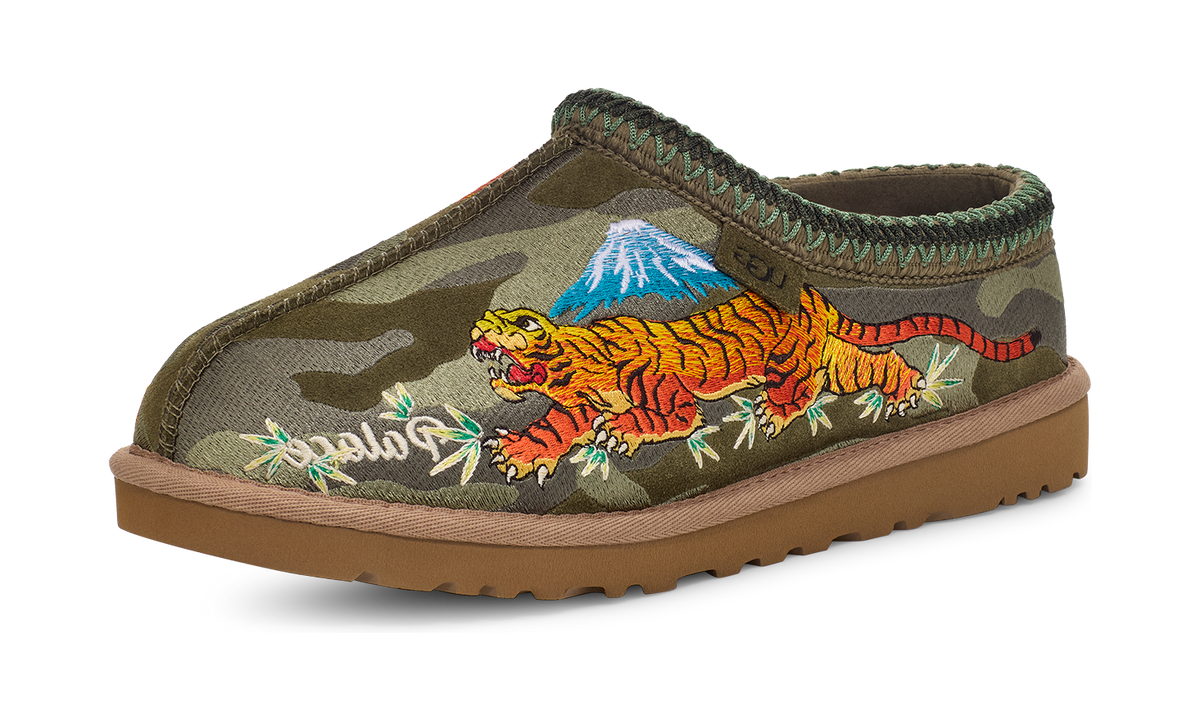 UGG Tasman Slipper Palace Burnt Olive Camo (1172070-GRNC) – Vorderansicht | Rarus