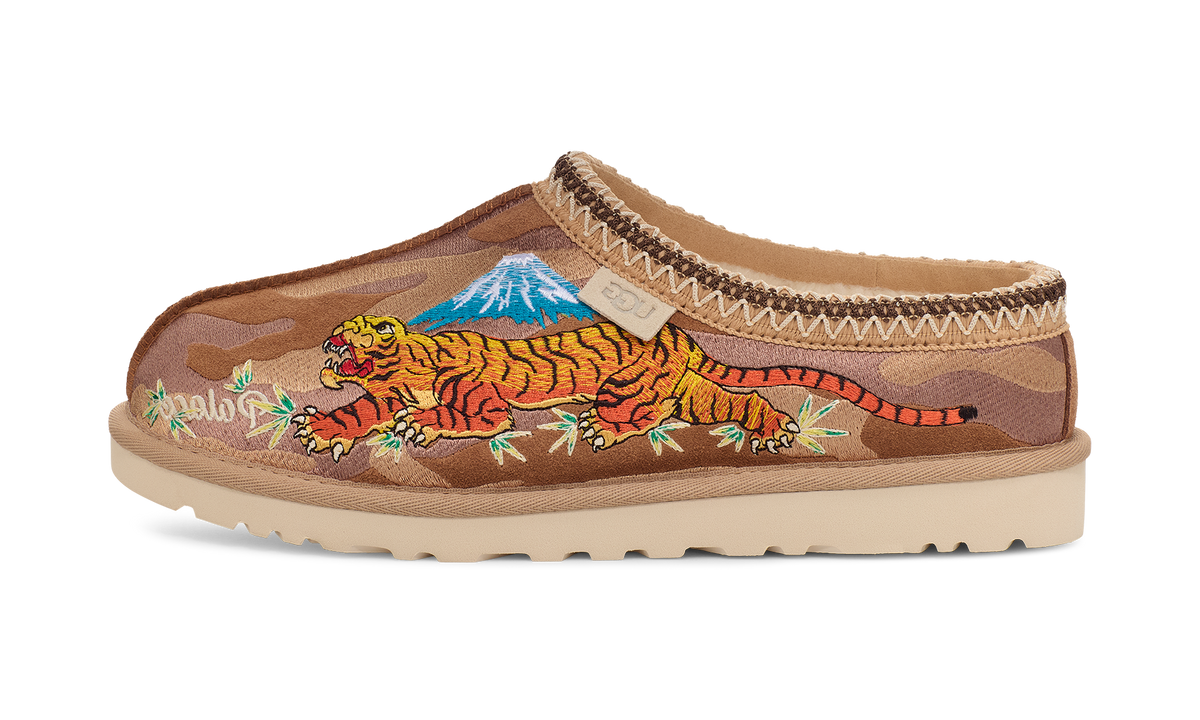 UGG Tasman Slipper Palace Chestnut Camo (1172070-CTCM) – Seitenansicht außen | Rarus
