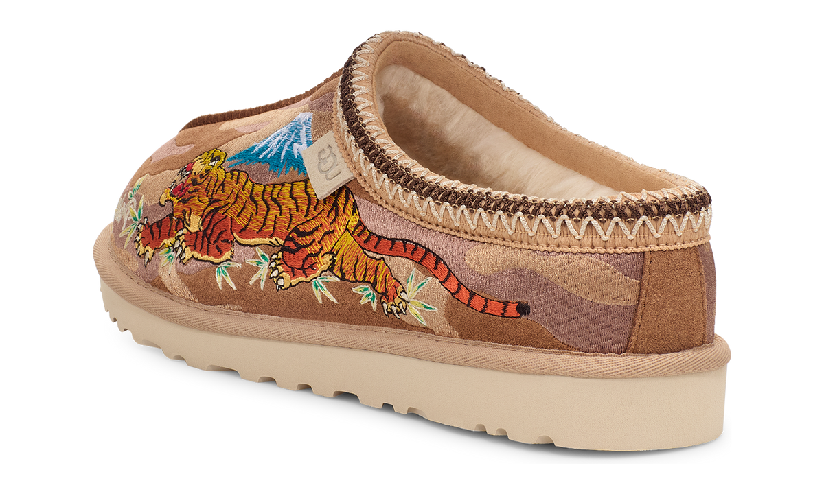 UGG Tasman Slipper Palace Chestnut Camo (1172070-CTCM) – Rückansicht | Rarus