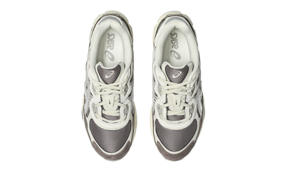 ASICS Gel-NYC Cocoa Powder Pure Silver (1203A739-200) – Draufsicht | Rarus
