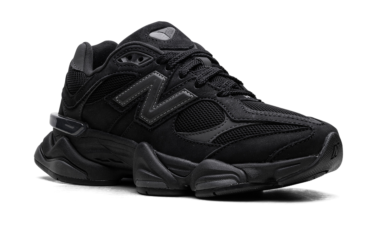 New Balance 9060 Black Cement (U9060ZGE) – Seitenansicht außen | Rarus