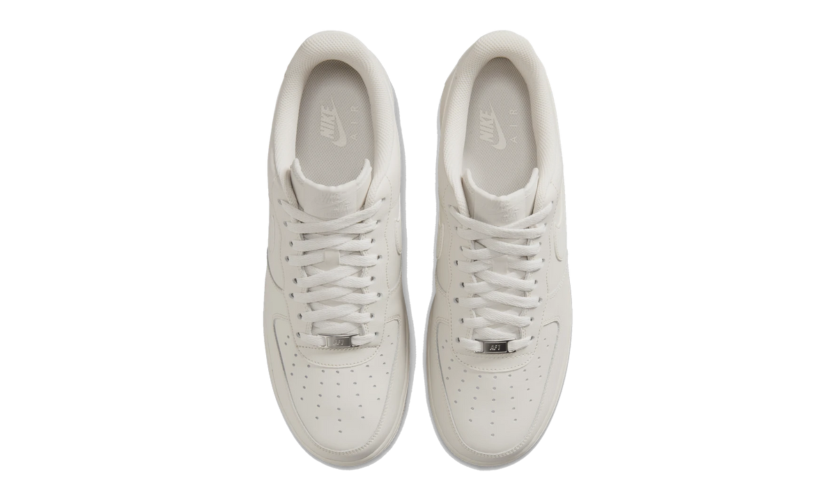 Nike Air Force 1 Low '07 Light Bone (IH1698-003) – Draufsicht | Rarus