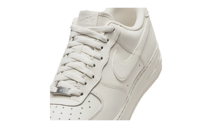 Nike Air Force 1 Low '07 Light Bone (IH1698-003) – Detailansicht | Rarus