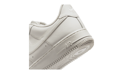 Nike Air Force 1 Low '07 Light Bone (IH1698-003) – Detailansicht | Rarus
