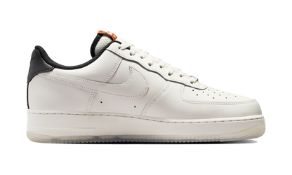 Nike Air Force 1 Low '07 NBA Phantom (IQ0293-030) – Seitenansicht außen | Rarus
