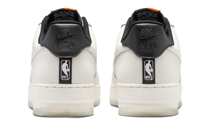 Nike Air Force 1 Low '07 NBA Phantom (IQ0293-030) – Rückansicht | Rarus