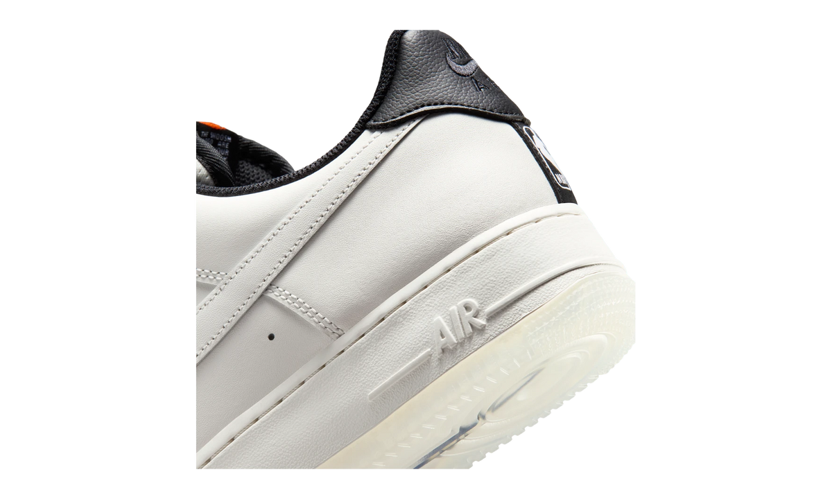 Nike Air Force 1 Low '07 NBA Phantom (IQ0293-030) – Detailansicht | Rarus