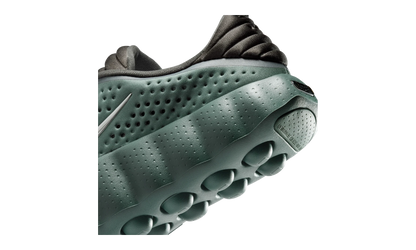 Nike Mind 002 Camo Green (HQ4308-300) – Detailansicht Ferse | Rarus