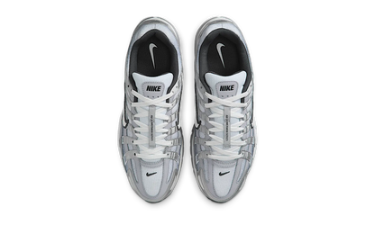 Nike P-6000 Metallic Silver Summit White-Wolf Grey (IH4465-095) – Draufsicht | Rarus