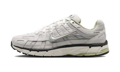 Nike P-6000 Platinum Tint Sail Anthracite (IV5761-094) – Seitenansicht außen | Rarus
