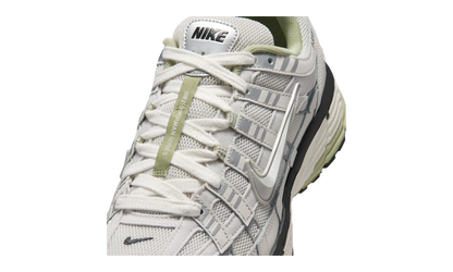 Nike P-6000 Platinum Tint Sail Anthracite (IV5761-094) – Detailansicht | Rarus