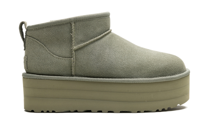 UGG Classic Ultra Mini Platform Boot Shaded Clover (1135092-SDC) – Seitenansicht außen | Rarus