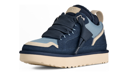 UGG Lowmel Dark Indigo Sea Salt (1144032-DGS) – Seitenansicht schräg | Rarus