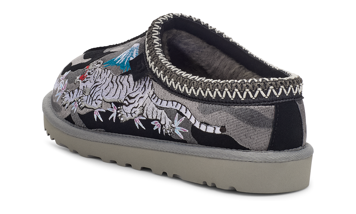 UGG Tasman Slipper Palace Black Camo (1172070-BKCA) – Rückansicht | Rarus