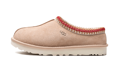 UGG Tasman Slipper Sand Dark Cherry (1174470-SDDR/5955-SNDD) – Seitenansicht außen | Rarus