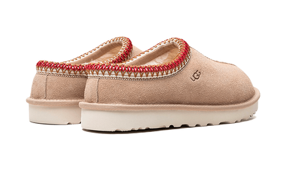 UGG Tasman Slipper Sand Dark Cherry (1174470-SDDR/5955-SNDD) – Rückansicht | Rarus