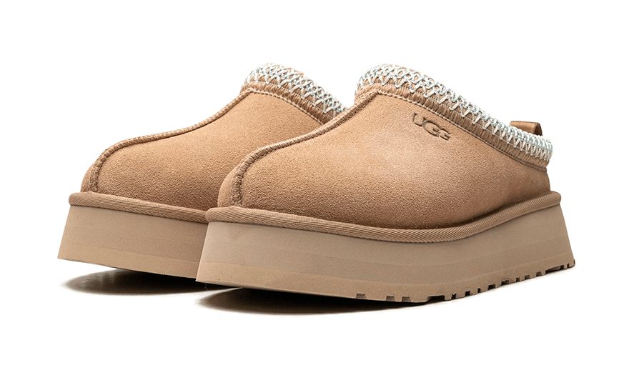 UGG Tazz II Slipper Sand (1122553-SAN/1174471-SAN) – Rückansicht | Rarus